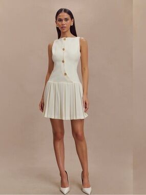 MICAS Sleeveless Ivory Pleated Mini Dress with Decorative Buttons